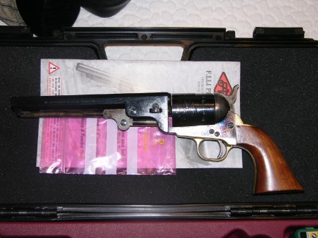 compraria revolver 1851 navy de pietta brocock sistema de air bacs cal 5,5, el revolver es latonado, o 22