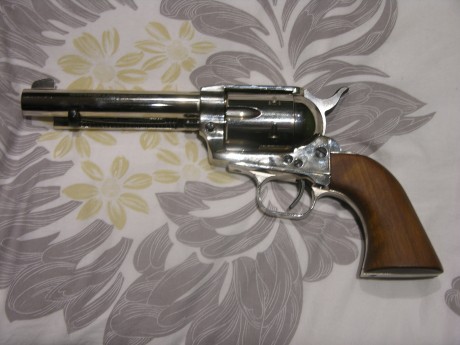 compraria revolver 1851 navy de pietta brocock sistema de air bacs cal 5,5, el revolver es latonado, o 31
