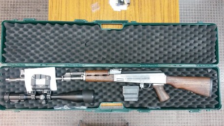 Rifle Zastava M76 calibre 8 x 57. Original.
Rail picatiny para visor.
Cargador.
Maletin de transporte.

PRECIO 01