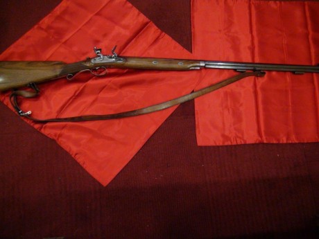 Hola un compañero vende las siguientes piezas:

Rifle Mortimer de lujo modelo L-239 de Pedersoli
Cal. 01