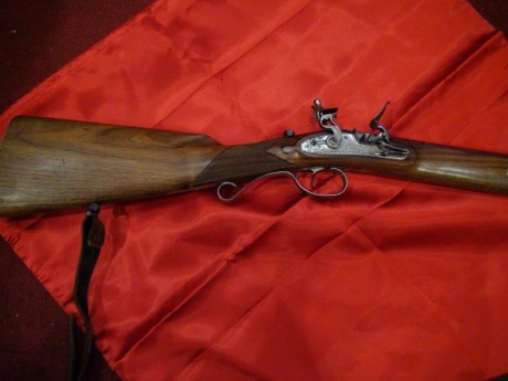 Hola un compañero vende las siguientes piezas:

Rifle Mortimer de lujo modelo L-239 de Pedersoli
Cal. 11