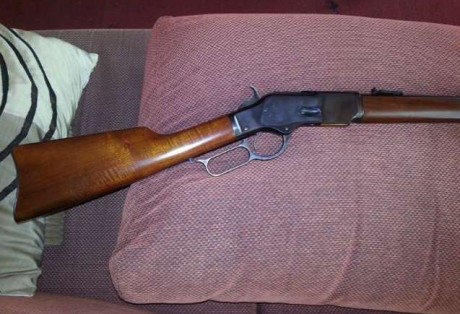 Saludos a todos.

Por si a alguno le interesa, tengo en venta una carabina Uberti, réplica del mítico 20