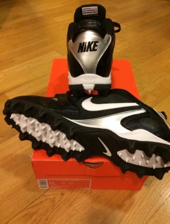 Hola Compis,
Hace unos días recibí unas NIKE LAND SHARK LEGACY del número 45 y me van pequeñas.
Resulta 00