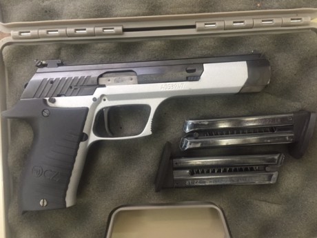 Hola vendo pistola checa CZ 122 SORT 6", calibre .22 LR, capacidad 10+1, 2 cargadores, el arma es 00