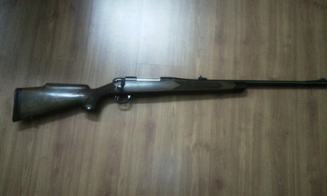 un amigo pone en venta su rifle de la marca B.S.A. cal.300, en muy buen estado, el precio 650 euros, mas 01