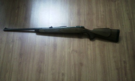 un amigo pone en venta su rifle de la marca B.S.A. cal.300, en muy buen estado, el precio 650 euros, mas 00