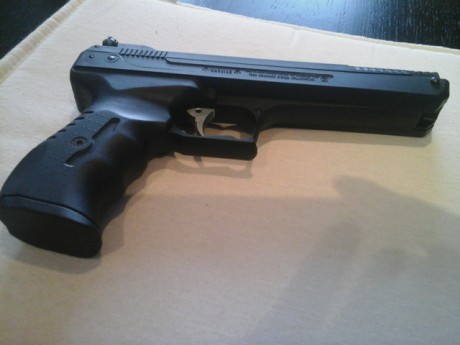 La compré usada hace como un mes . Estaba, y sigue, como nueva.
No soy "pistolero" ( tengo un 01
