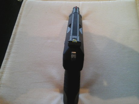 La compré usada hace como un mes . Estaba, y sigue, como nueva.
No soy "pistolero" ( tengo un 00