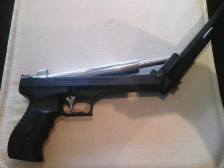 La compré usada hace como un mes . Estaba, y sigue, como nueva.
No soy "pistolero" ( tengo un 12