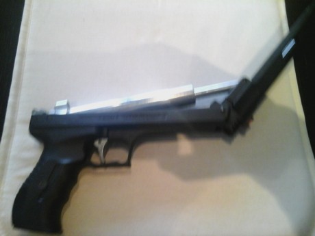 La compré usada hace como un mes . Estaba, y sigue, como nueva.
No soy "pistolero" ( tengo un 10
