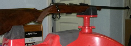 Buenas tardes:

Se vende carabina cerrojo brno 2, calibre 22lr, cargador de cinco cartuchos, precisión 02