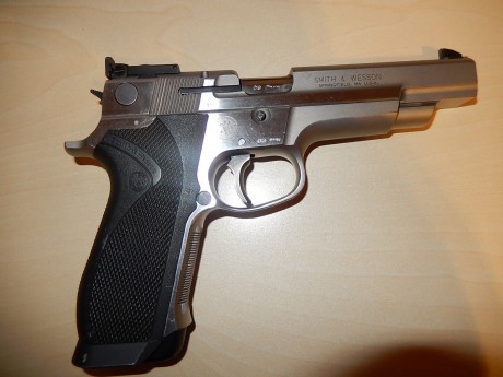 Hola pongo a la venta este arma que no hace falta que os cuente es de lo mejor que se puede 
comprar para 01