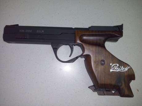 Por necesitar urgentemente hueco, vendo esta baikal IJ35 M   cal .22 , que fue comercializada por Walther 00