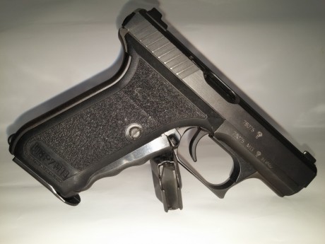  Vendo  HK P7M13  calibre 9 mm Parabellum. Cañón fijo poligonal de excelente precisión.

El arma se encuentra 01