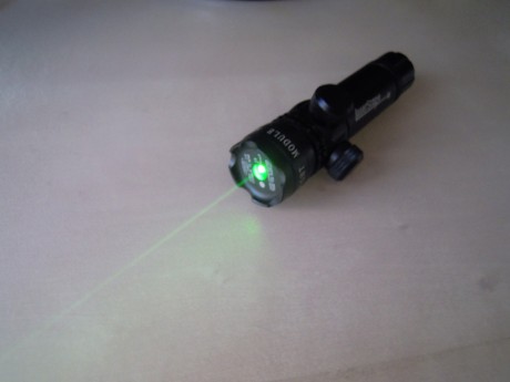Vendo laser verde, potencia 50mW.
Ojo, que no es el clásico que se ve por ahí de 5mW, es de 50mW, alcance 02