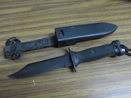 Cuchillo decombate USN mk3 mod 0, usado por los SEAL, 40 euros, 11 euros portes península esta en Barcelona 01