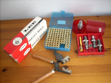 Vendo 2 turquesas de doble cavidad del calibre 45lc. marca Lee, recalibrador del 452 para el mismo calibre 00