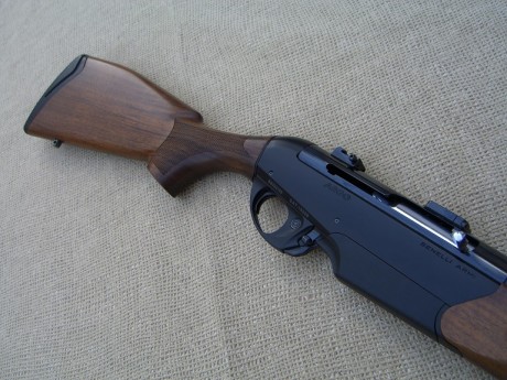 Vendo los dos rifles que tengo por dejar la caza mayor:

Benelli Argo 300 Win. Magnum (único dueño) con 10