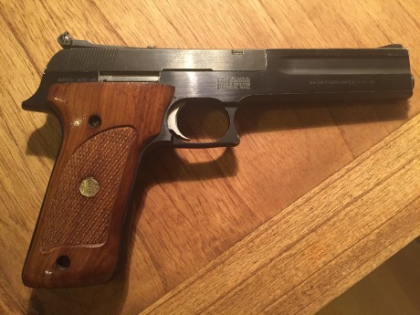 Pongo a la venta la pistola modelo 422. de Smith and Wesson cal.22

        Pistola: Smith and Wesson 00
