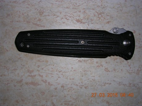 hola me gustaría que me aconsejeís un cuchillo de combate bueno y asequible, me interesa el sog seal team 101