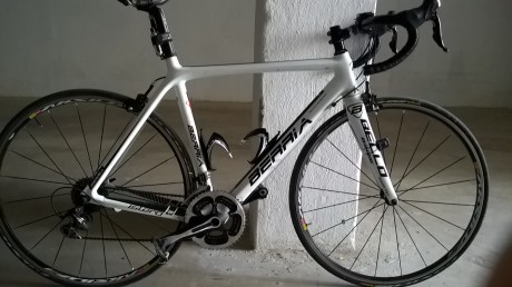 Cambio bicicleta Berria islero de carbono, año 2013 como nueva, shimano 105, pedales look, cuentakilometros, 00