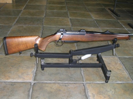 Vendo SAUER 200 en 7RM en buen estado de aceros y de maderas, tiene un bollo en el pistolet fácilmente 00