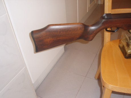 Buenas.....

Una pieza clásica. Gamo 300 de  calibre 4,5. De cuando una carabina era para siempre. Sólida 02