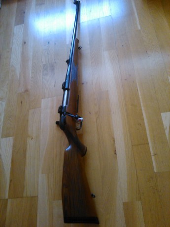 Vendo rifle marca krico calibre 270 wm.
El rifle esta en perfecto estado no ha pegado muchos tiros pues 00