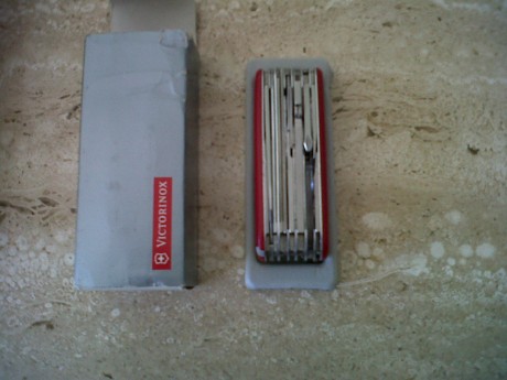 survival inox con rosca    20 euros
vitorinox  royal nueva  estreno,50 euros
LOS DOS POR 40 EUROS INCLUIDOS 01