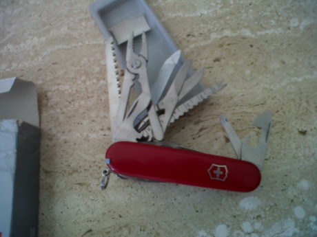 survival inox con rosca    20 euros
vitorinox  royal nueva  estreno,50 euros
LOS DOS POR 40 EUROS INCLUIDOS 00