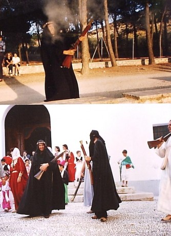 ¡ Hola a todos !

¿Podría alguien decirme, si por alguna Normativa de seguridad, las armas de avancarga 60