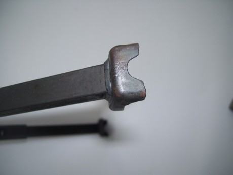 Hola
vendo un bipode para el fusil de asalto Cetme modelo C , esta nuevo sin estrenar con su funda 
tiene 41