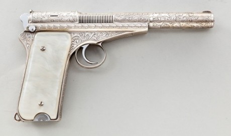Pongo estas imágenes de una espectacular Campo-Giro mod.1913-16

Encontradas aquí:  http://www.icollector.com/Eng-d-Sil-Pltd-Campo-Giro-M-1913-16-Pistol_i15298132 00