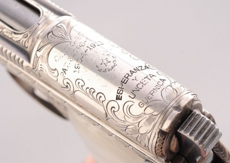 Pongo estas imágenes de una espectacular Campo-Giro mod.1913-16

Encontradas aquí:  http://www.icollector.com/Eng-d-Sil-Pltd-Campo-Giro-M-1913-16-Pistol_i15298132 11