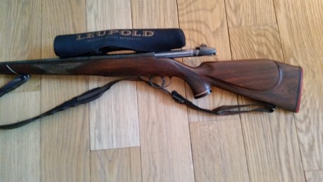 Cerrojo Mark V. Sin puntos de mira, medias monturas Leupold QR, culata apomazada, gatillo Timney y aguja 50