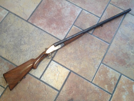 VENDO Escopeta paralela AMADEO MENDICUTE del calibre 12. En uno de los cañones se puede leer Fabrica de 00