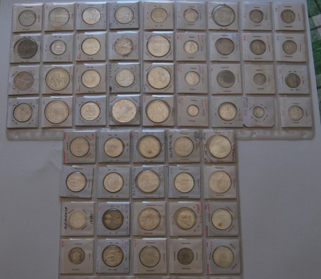 Buenas.

Tengo para cambiar 40 monedas de plata de varios países, son monedas repetidas en mi colección.

Principalmente 02