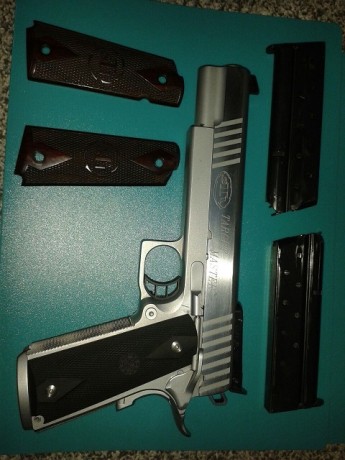 Buenas compañeros, pues nada que un amigo del club me ha pedido que ponga a la venta su maravillosa STI 00