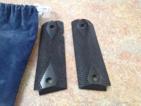 Vendo estos 3 juegos de cachas para Colt 1911.
Como se puede comprobar TODAS se han probado en un modelo 01