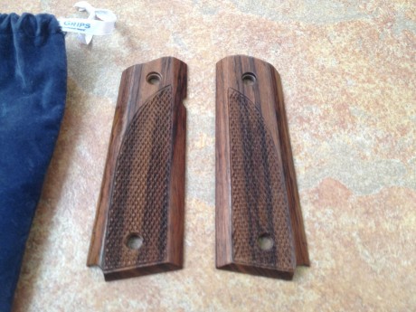 Vendo estos 3 juegos de cachas para Colt 1911.
Como se puede comprobar TODAS se han probado en un modelo 12