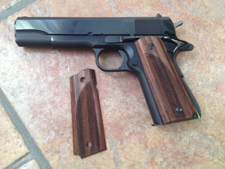 Vendo estos 3 juegos de cachas para Colt 1911.
Como se puede comprobar TODAS se han probado en un modelo 10