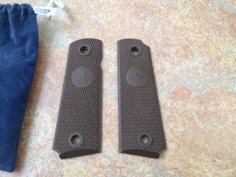 Vendo estos 3 juegos de cachas para Colt 1911.
Como se puede comprobar TODAS se han probado en un modelo 22