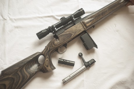 vendo este rifle, enseñado en las fotos con especificaciónes siguientes:
Browning A-Bolt Match 1000 Eclipse 02