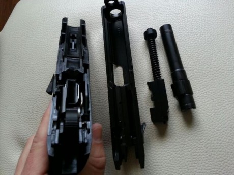 Vendo Beretta px4 9mm, con 400 disparos. Se acompaña de 2 cargadores. Se vende por 300€ (Portes Nacex 10