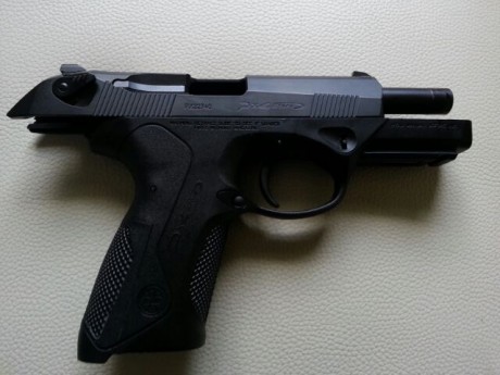 Vendo Beretta px4 9mm, con 400 disparos. Se acompaña de 2 cargadores. Se vende por 300€ (Portes Nacex 20