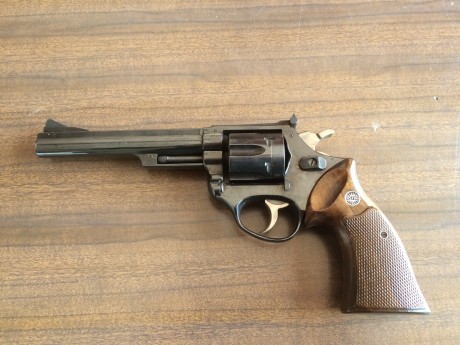 Pues eso, que como no le doy uso, cambio este magnifico revolver ASTRA 960 de 6" de cañón, con poco 02