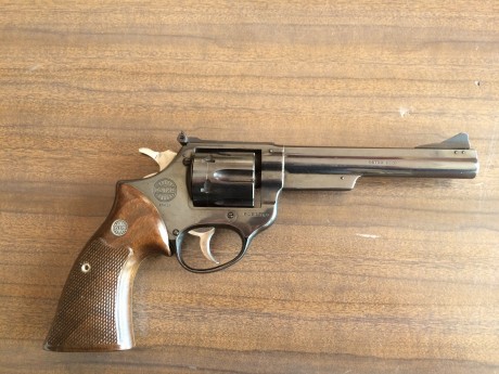 Pues eso, que como no le doy uso, cambio este magnifico revolver ASTRA 960 de 6" de cañón, con poco 01