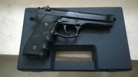 Vendo mi beretta 92 fs casi nueva. Tal y como se ve en las fotos la vendo por que he comprado otra y quiero 02