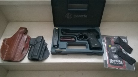 Vendo mi beretta 92 fs casi nueva. Tal y como se ve en las fotos la vendo por que he comprado otra y quiero 00