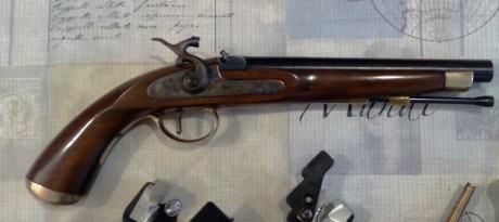 Buenas tardes, tengo la intención de vender mi pistola de avancarga es una Jukar Tower, calibre 44, con 01